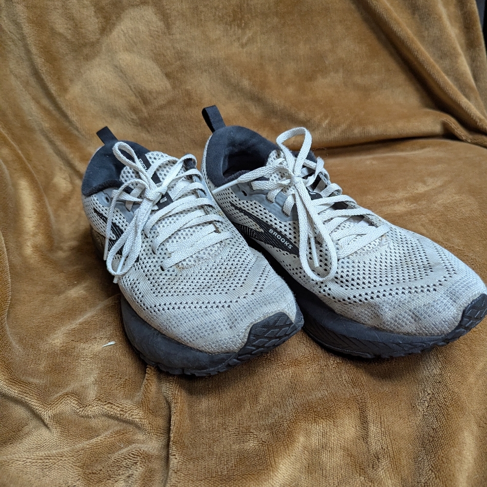 Brooks Gray and Black Athletic Shoes with Cushioned Midsoles